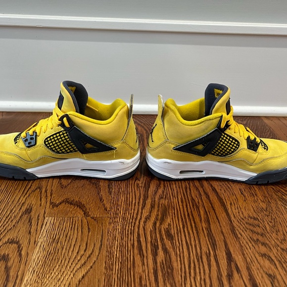 Nike Air Jordan Retro Big Kid size 4.5 - Picture 4 of 14